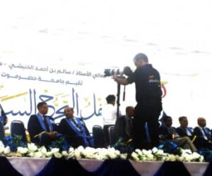 تتواصل الآن عملية تكريم طلاب جامعة حضرموت تتواصل الآن عملية تكريم طلاب جامعة حضرموت