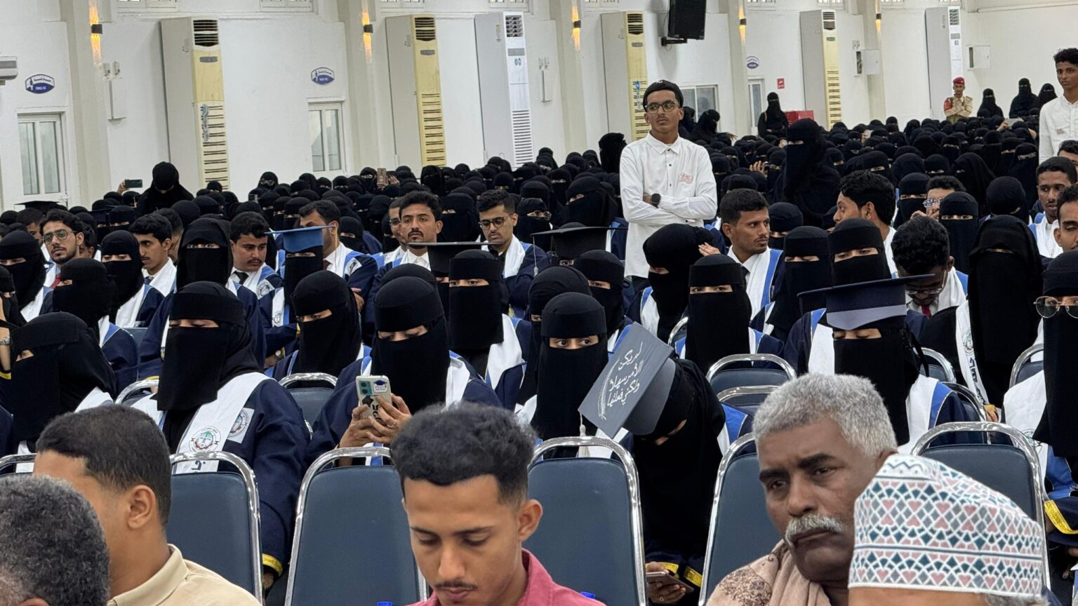 محافظ حضرموت يشهد حفل تخرج 2124 طالبًا وطالبة3
