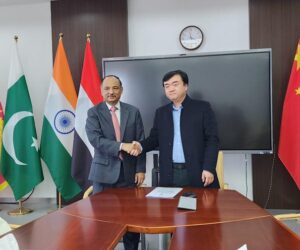 بالتنسيق مع عدد من رؤساء الجامعات اليمنية د. الأحمدي يزور جامعة داليان الصينية1