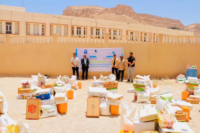 توفير منحة غذائية لأكثر من 1500 طالب وطالبة في سكنات جامعة حضرموت وسيئون2