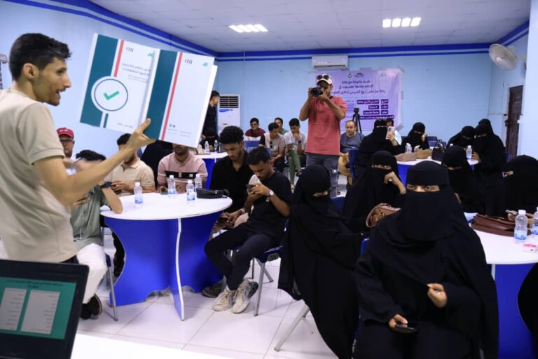 جلسة نقاشية ناجحة بجامعة حضرموت عن تدقيق المعلومات بالشراكة مع أريج2