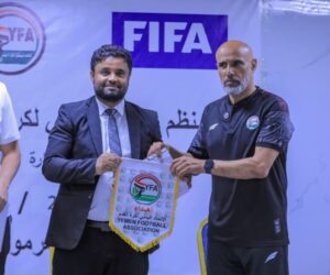 الاتحاد اليمني لكرة القدم يُكرِّم مركز طب الأسرة بجامعة حضرموت لنجاح استضافة الدورة الدولية للمحاضرين1