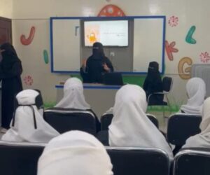 طالبات جامعة حضرموت يقدمن ندوة تفاعلية عن الذكاء الاصطناعي لطلاب مدارس عظماء الأمة1