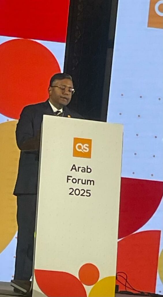 منتدى QS للمنطقة العربية يختتم أعماله بمسقط.. ويكرّم جامعة حضرموت ضمن الجامعات المتميزة 4 IMG 20251019 WA0005