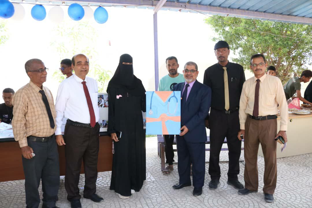 رئيس جامعة حضرموت يطلع على مشاريع تحسين البيئة العليمية ويدشن عدد من الأنشطة الطلابية التوعوية والثقافية ويفتتح وحدة التعليم المستمر بكلية التمريض 1 IMG 20251105 WA0011