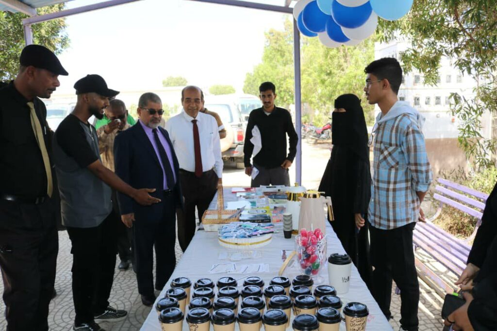 رئيس جامعة حضرموت يطلع على مشاريع تحسين البيئة العليمية ويدشن عدد من الأنشطة الطلابية التوعوية والثقافية ويفتتح وحدة التعليم المستمر بكلية التمريض 6 IMG 20251105 WA0015