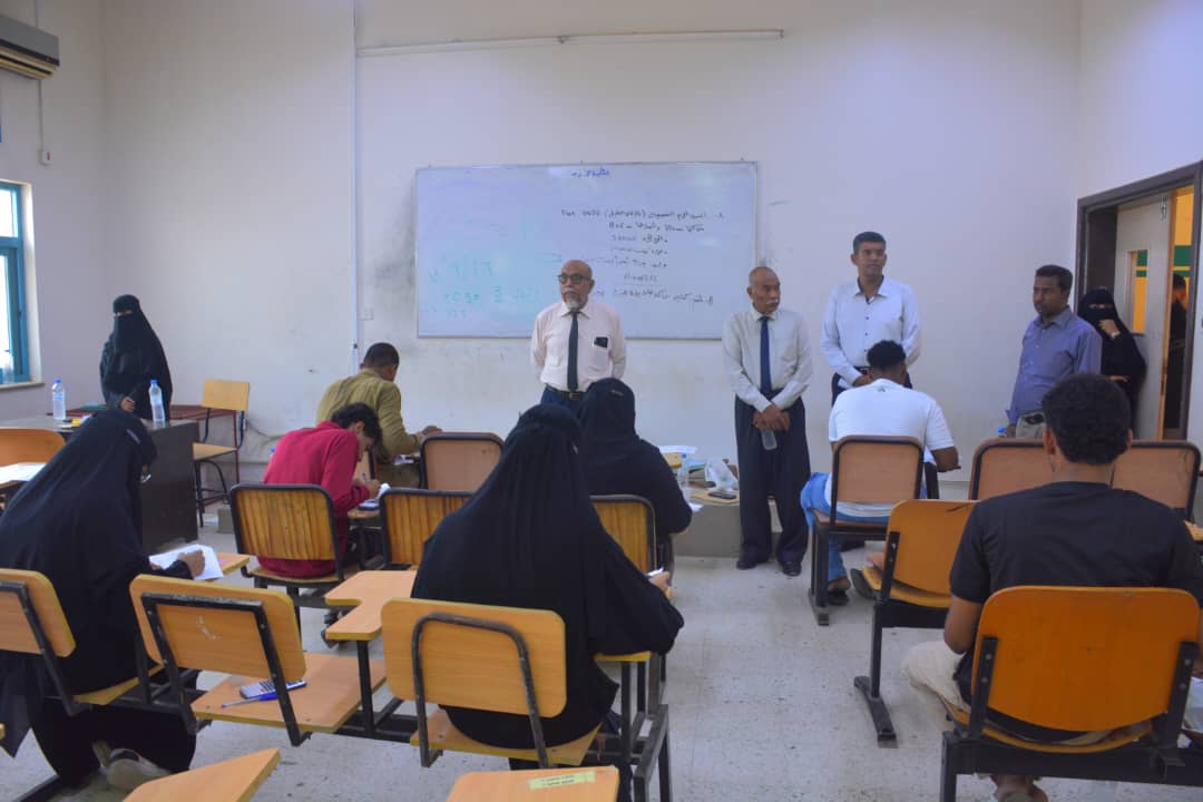 نائب رئيس جامعة حضرموت يدشن اختبارات المفاضلة بتنسيق 2688 طالبًا 1 Hadramout university entrance exams launch