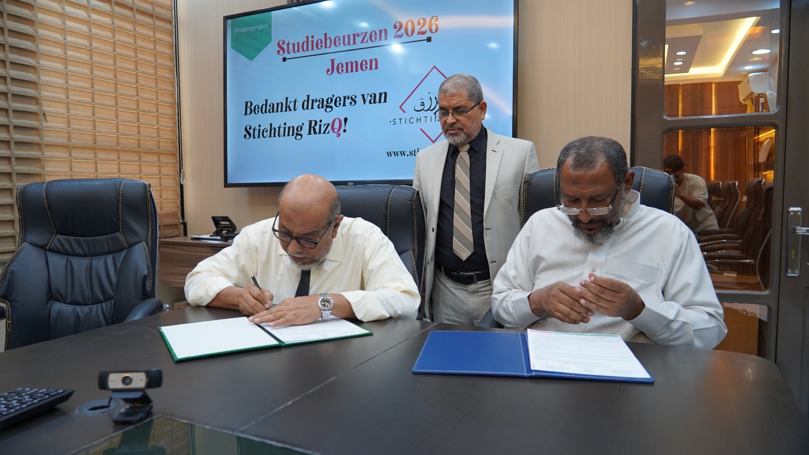 جامعة حضرموت وصنائع المعروف توقعان اتفاقية لتقديم 20 منحة جامعية للبكالوريوس 1 Hadramout university sanaee al maaroof agreement