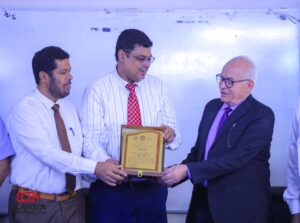 كلية الطب بجامعة حضرموت تختتم ورشة "التعلم الفعال" وتكرّم خبيرًا دوليًا 2 medecin 4