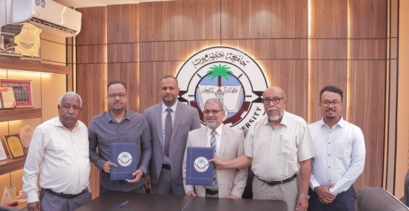 توقيع مذكرة تفاهم بين جامعة حضرموت ومؤسسة مظلة لتمكين الشباب 1 IMG 20260917 WA0055