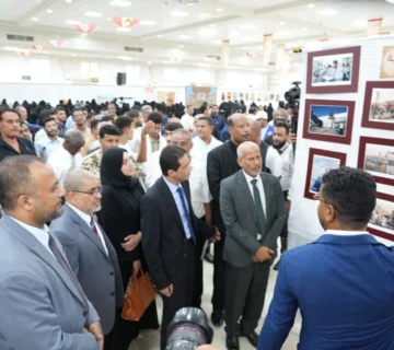 رئيس الجامعة أ. د. محمد خنبش يتحدث لوسائل الإعلام رئيس الجامعة أ د محمد خنبش يتحدث لوسائل الإعلام